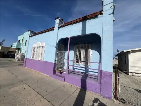 Los Angeles Triplex with Remodeled Unit