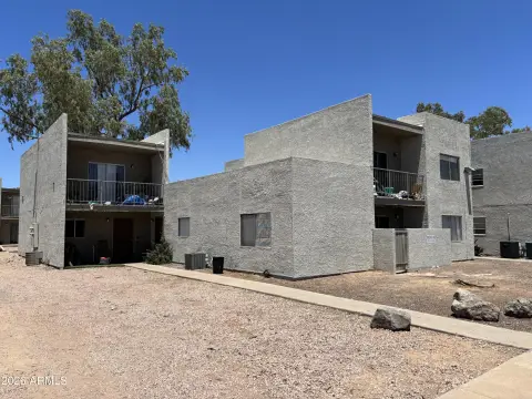 Quadplex With Laundry Hookups