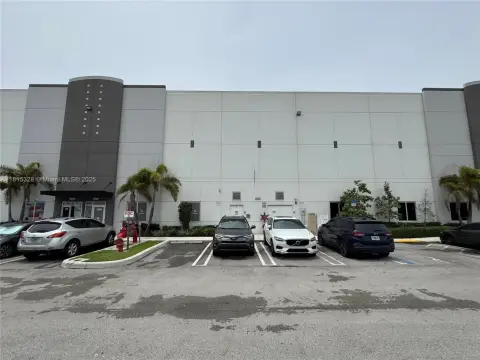 Modern Hialeah Warehouse Investment Opportunity