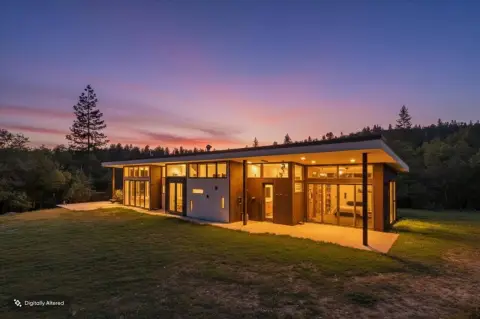 Off-Grid Estate in Douglas City