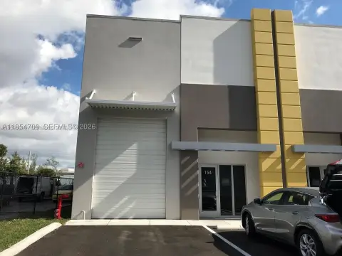Corner Office/Warehouse Combo