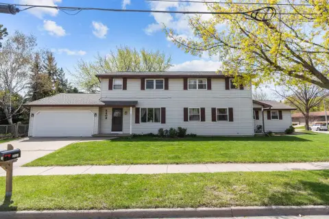 Spacious Duplex Near Appleton East