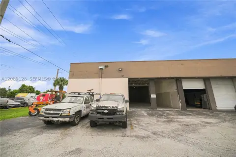 Small-Bay Warehouse