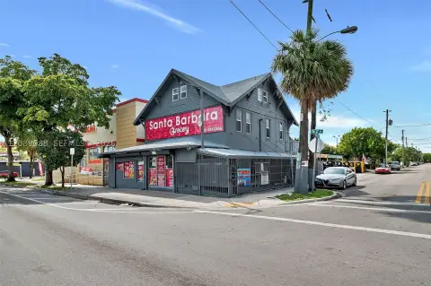 Freestanding Grocery Store Building