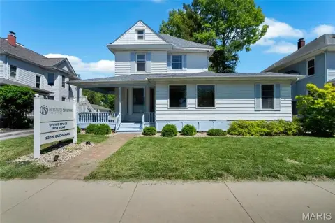 Versatile Commercial Property in Edwardsville