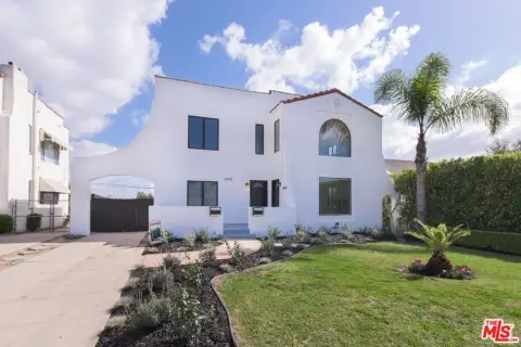 Upgraded Duplex in Prime Mid-City