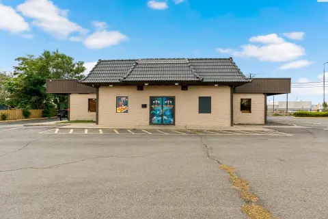 Restaurant with Separate Bar