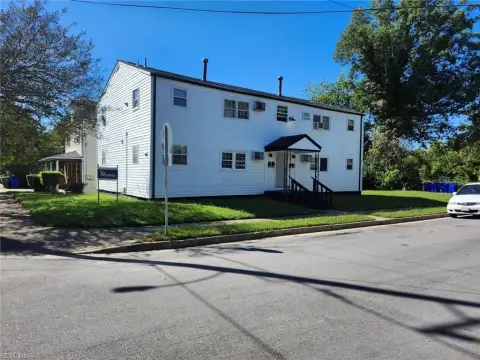 4-Unit Over-Under Quadplex