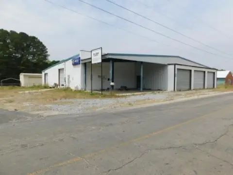 Pelham Commercial Property with Bays