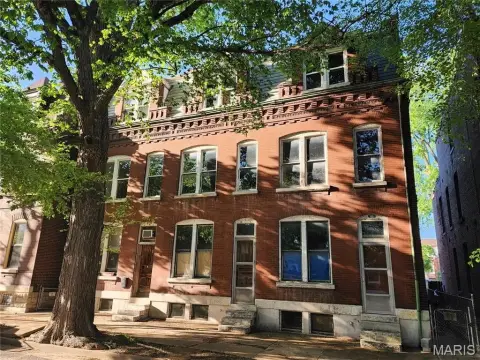 Historic Multi-Unit Building in St. Louis