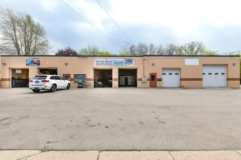 Kenosha Warehouse with Automotive Units