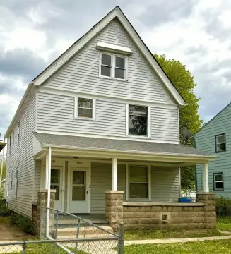 Milwaukee Duplex with Income Potential