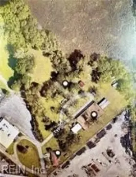 8-Bay Mixed-Use Property