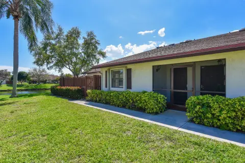 Boynton Beach Villa in 55+ Community