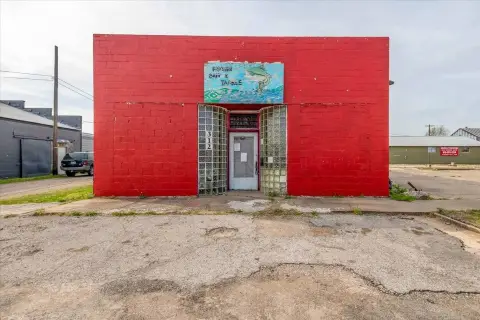 Updated Commercial Building in Nowata