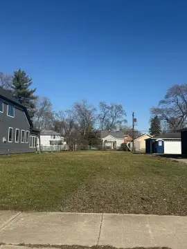 Oversized Lot Near Amenities