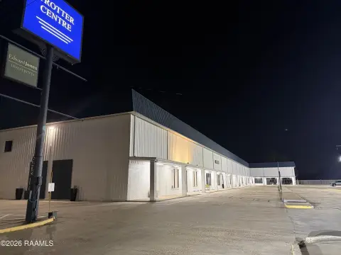 Versatile Commercial Suite in Lafayette