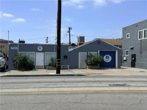 Industrial Flex Buildings with Fenced Yards