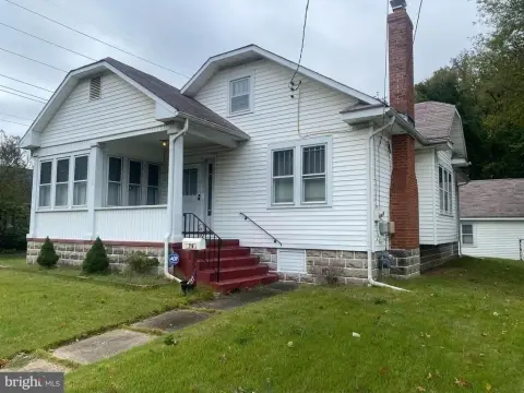 Commercial Property on Cross Keys