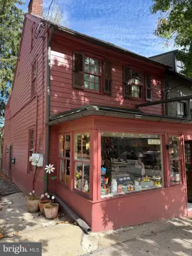 Mixed-Use Storefront with Bay Window