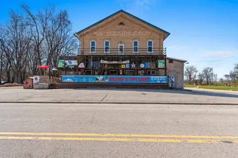 Bar & Pub with Dance Hall