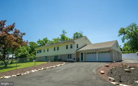 Duplex-Style Property with In-Law Suite