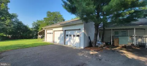 Clementon Commercial Property with Garage