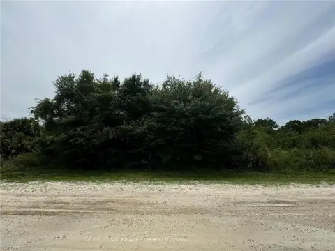 Residential Land in Clewiston, FL