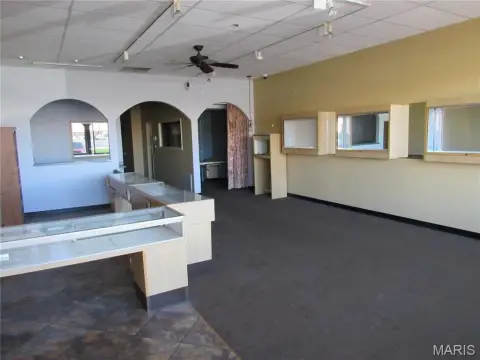 Retail/Office Space Near Parkway
