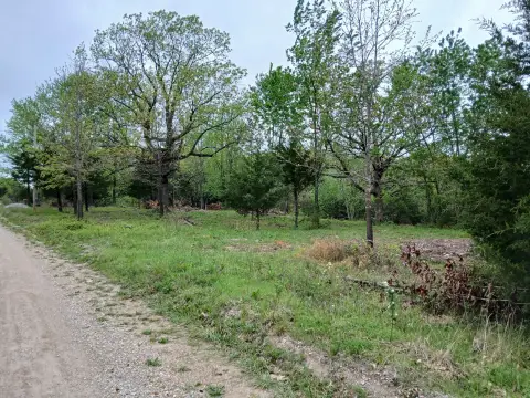Land in Aurora, Missouri