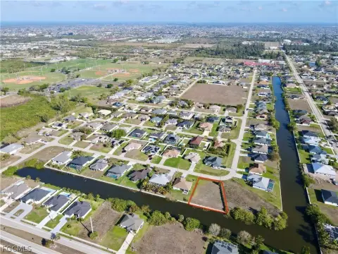Oversized Lot in Cape Coral