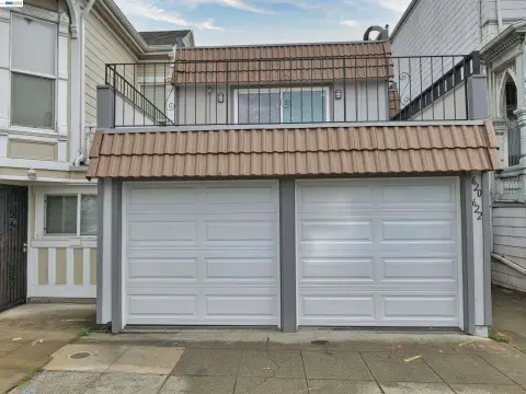 Updated Duplex Near Downtown Oakland