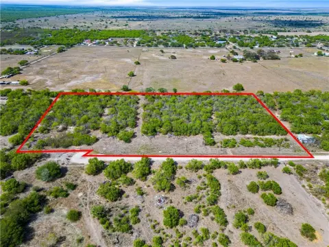Kingsville Acreage: Private Homestead Potential
