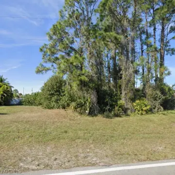 Residential Triple Lot in Cape