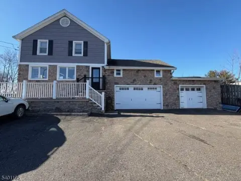 Office, Showroom, and Storage Building
