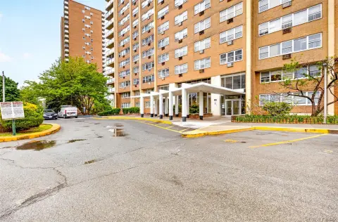 Flushing Commercial Land For Rent