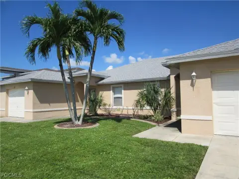 Cape Coral Duplex Near Pine