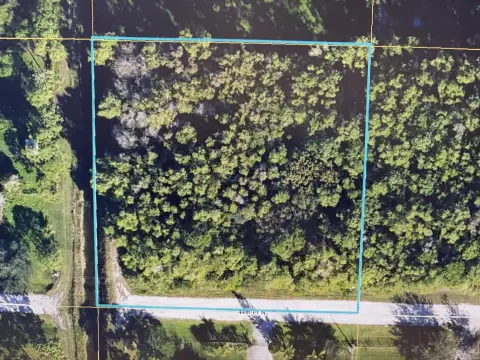 Residential Land in The Acreage