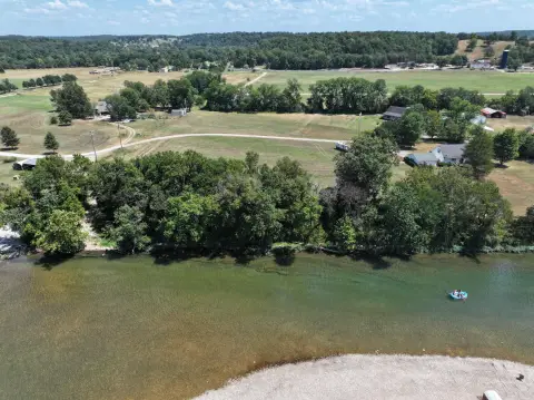 Riverfront Land with Extensive Frontage