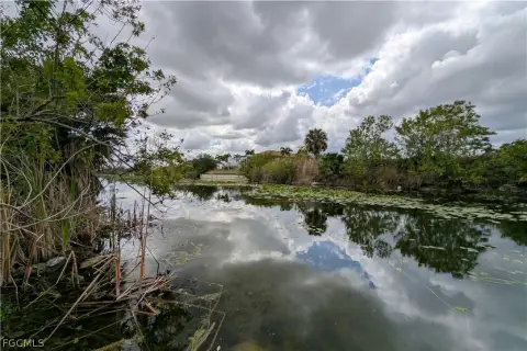 Waterfront Lot in Cape Coral