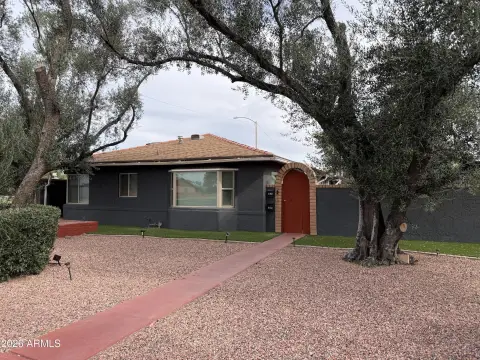Phoenix Duplex on Oversized Lot