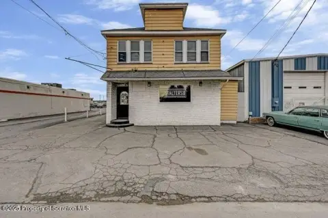 Bar and Pub with Liquor License