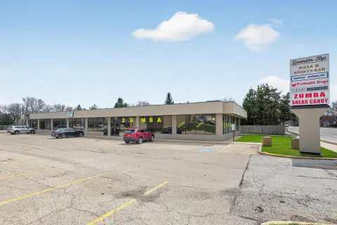 Retail Space in Palatine, IL