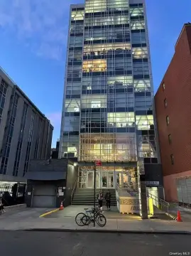 Flushing Office Space with Benefits