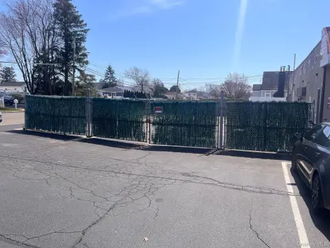 Commercial Lot in Deer Park