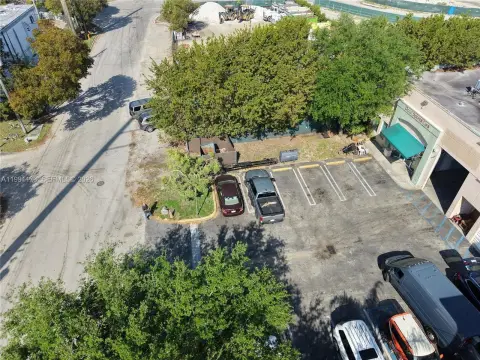 Warehouse-Office Space in Sweetwater, FL