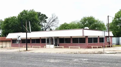 Retail Building with Side Room