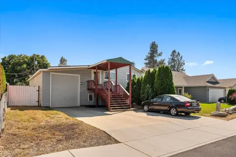 Duplex with Deck