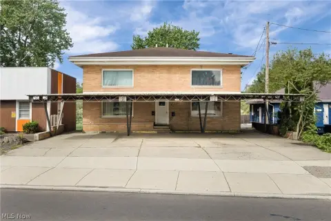 6-Unit Apartment Building