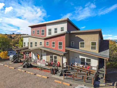 10-Unit Hotel with Rental Mix